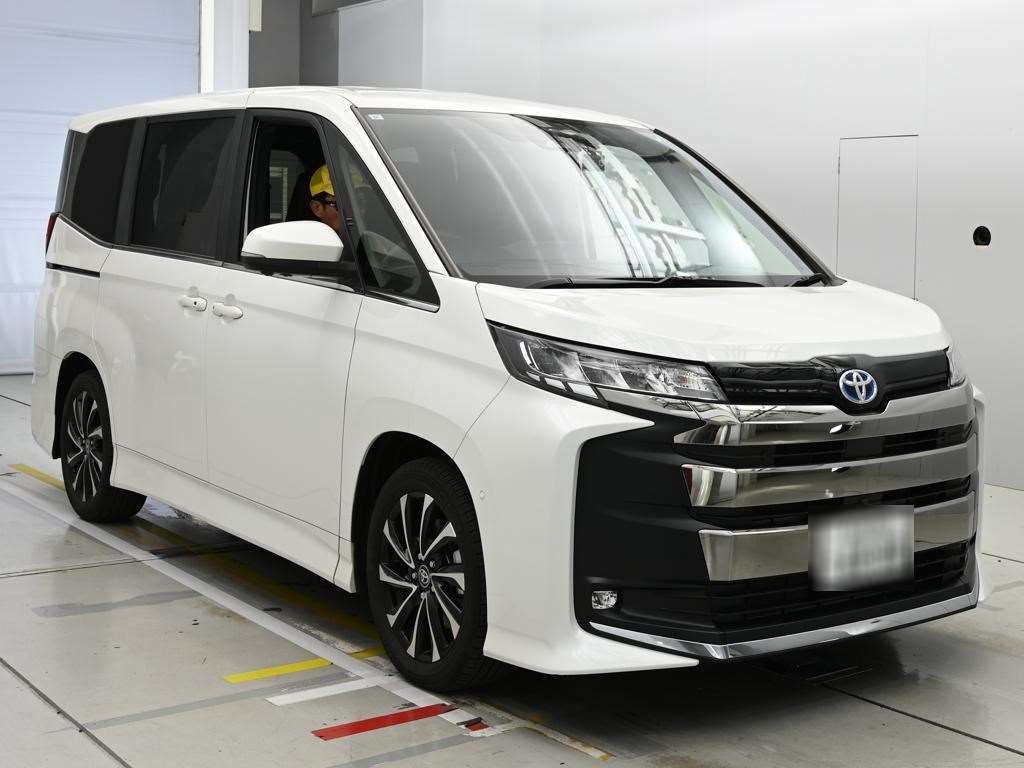 TOYOTA NOAH