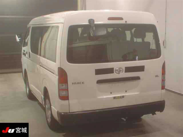 TOYOTA HIACE