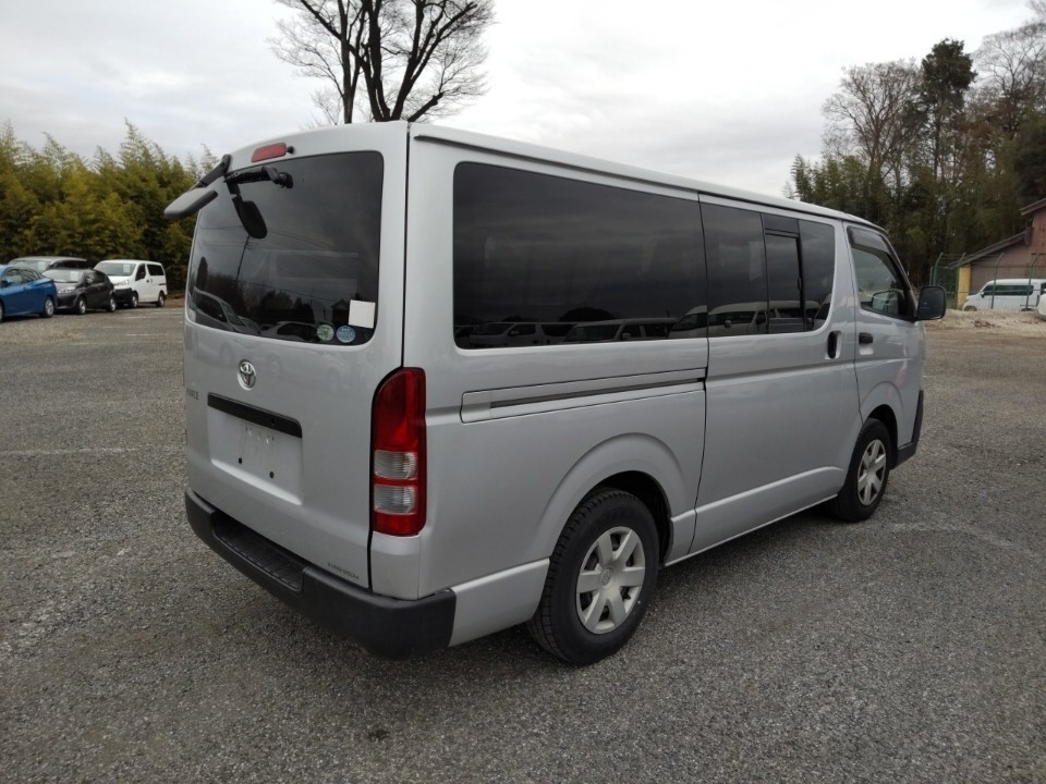 TOYOTA REGIUS ACE