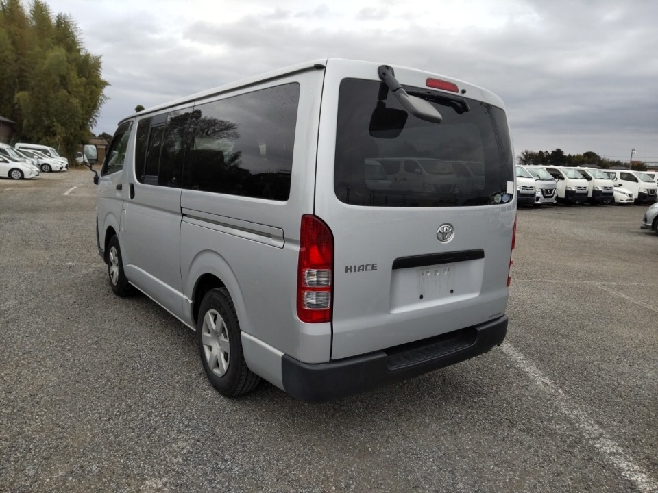TOYOTA REGIUS ACE
