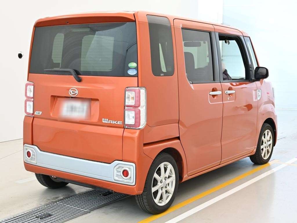 DAIHATSU WAKE