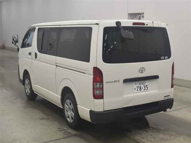 TOYOTA REGIUS ACE