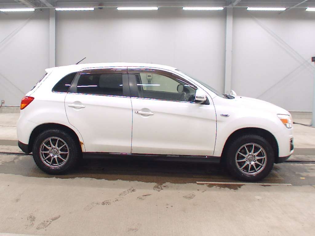 MITSUBISHI RVR