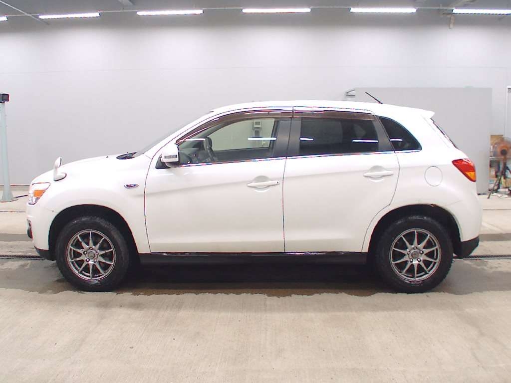 MITSUBISHI RVR