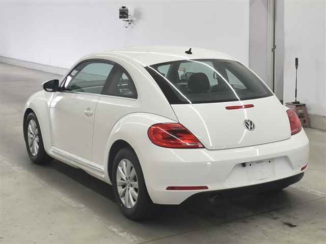 VOLKSWAGEN BEETLE