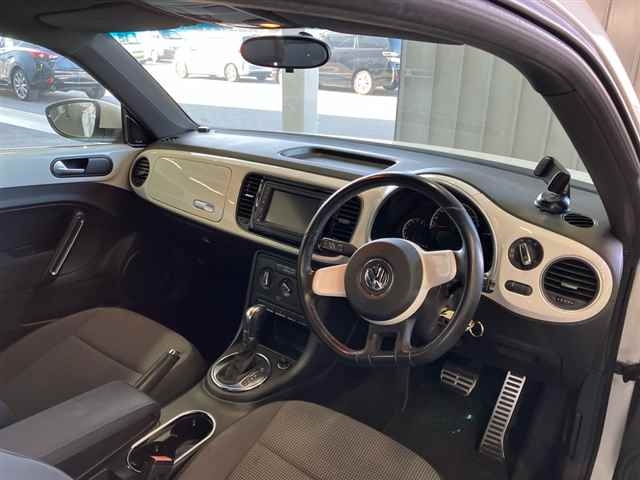 VOLKSWAGEN BEETLE