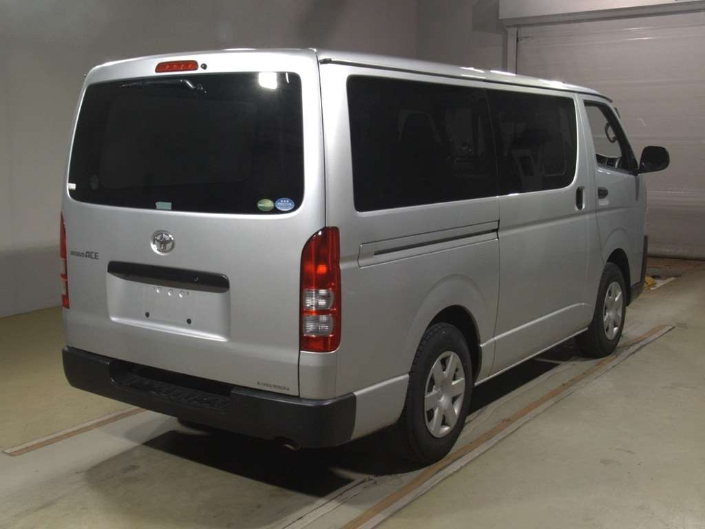 TOYOTA REGIUS ACE