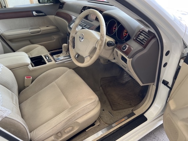 NISSAN FUGA