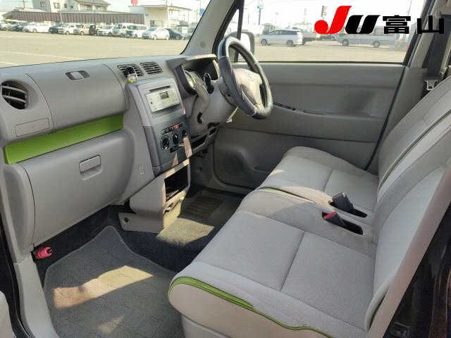 TOYOTA PIXIS SPACE