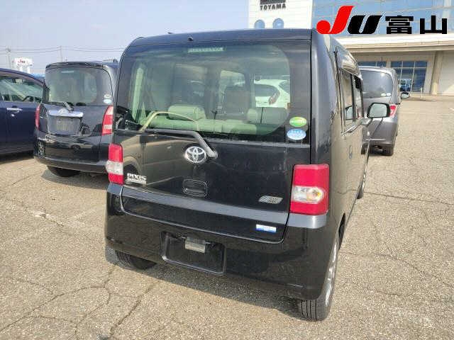 TOYOTA PIXIS SPACE