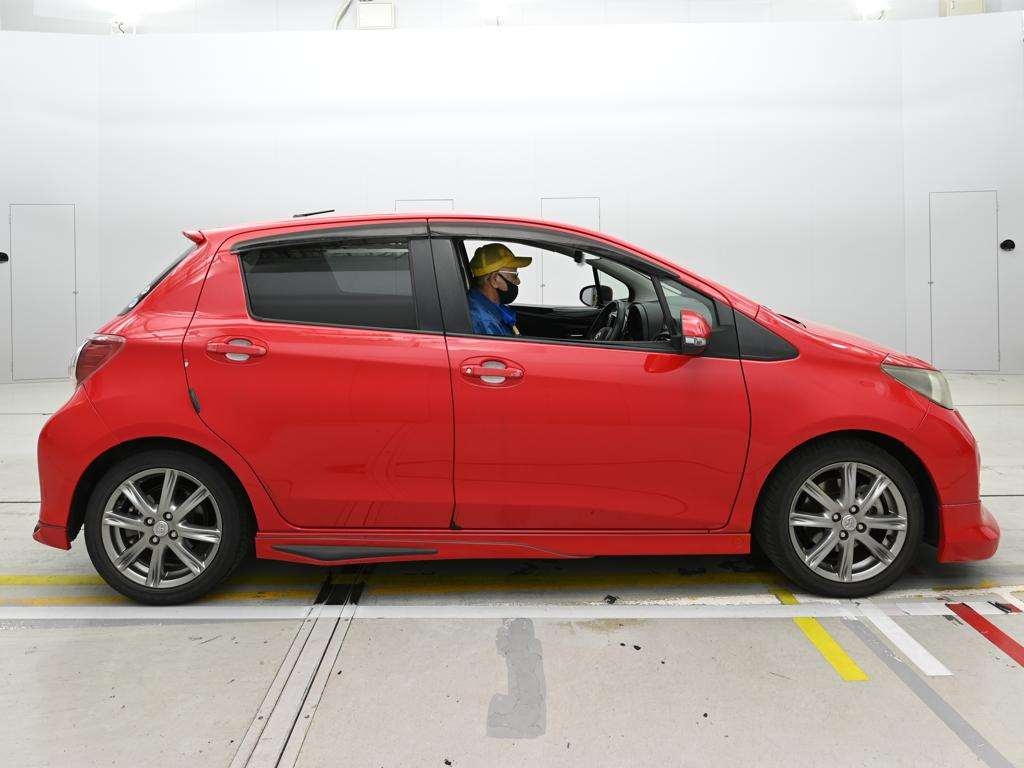 TOYOTA VITZ