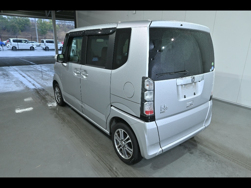 HONDA N-BOX+