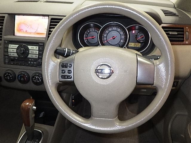 NISSAN TIIDA LATIO