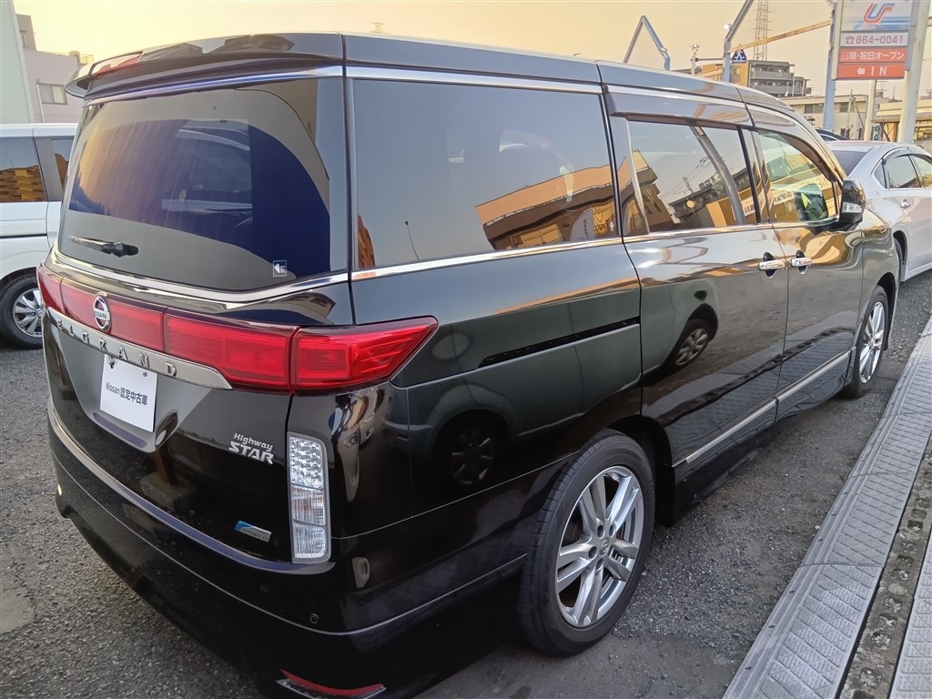 NISSAN ELGRAND