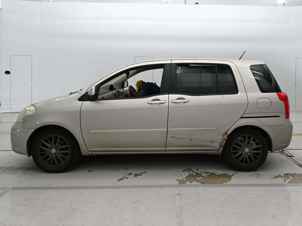 TOYOTA RAUM
