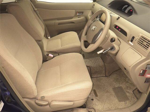 TOYOTA RAUM
