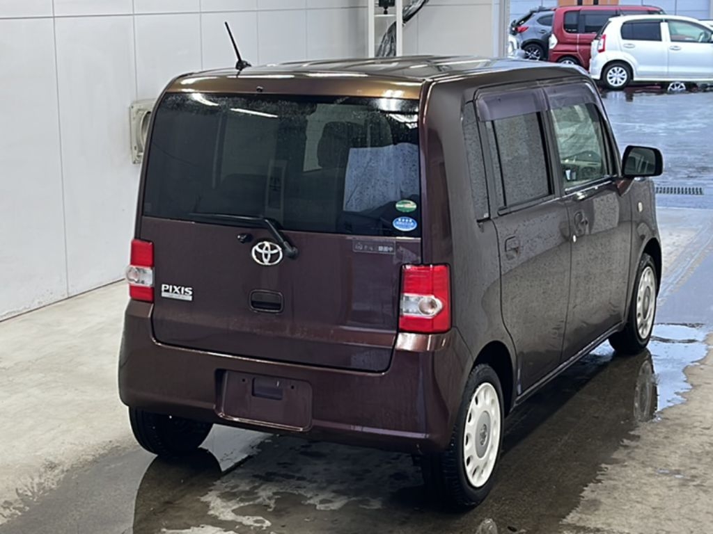 TOYOTA PIXIS SPACE