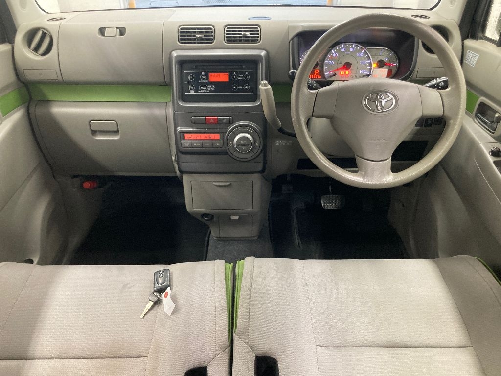 TOYOTA PIXIS SPACE