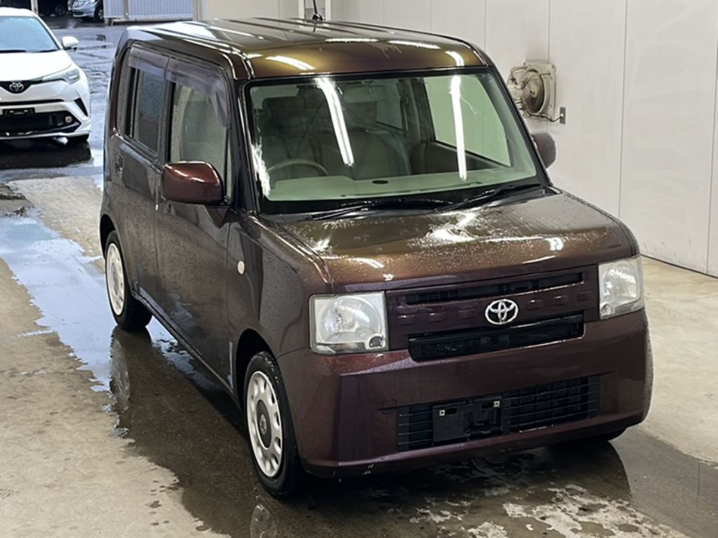 TOYOTA PIXIS SPACE
