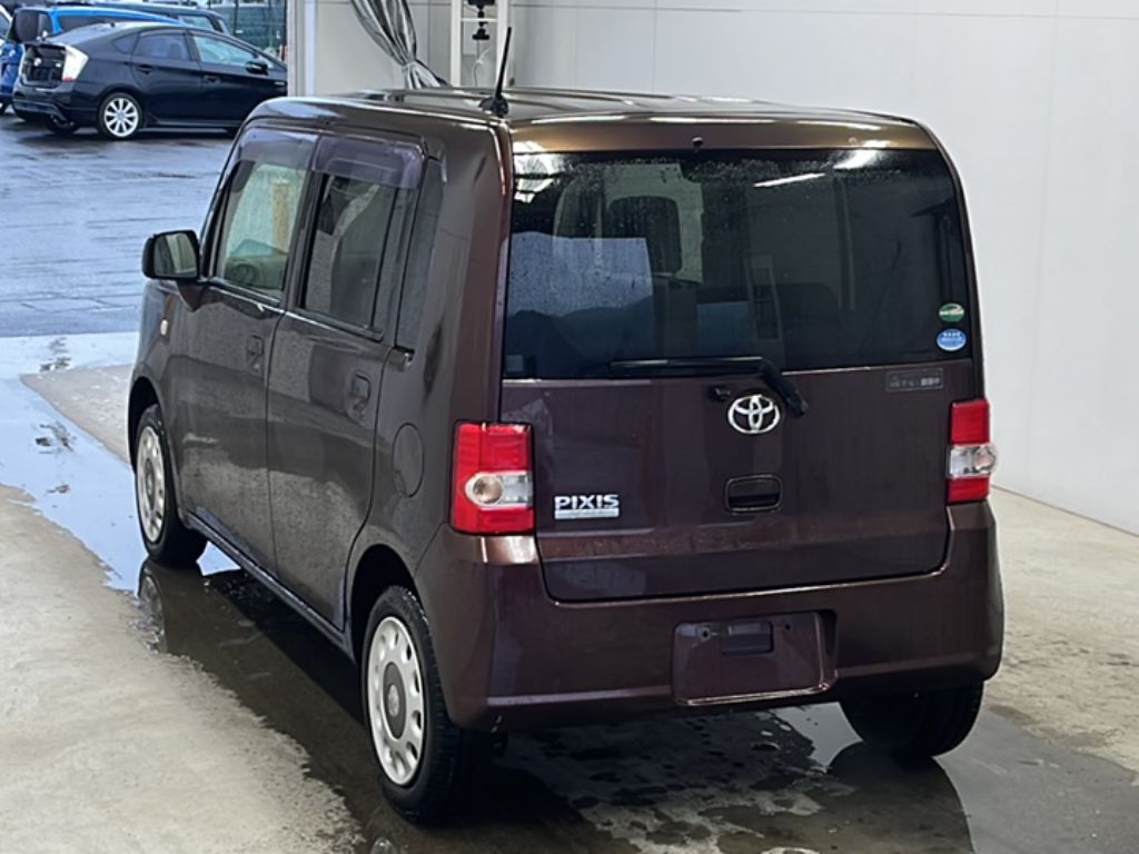 TOYOTA PIXIS SPACE