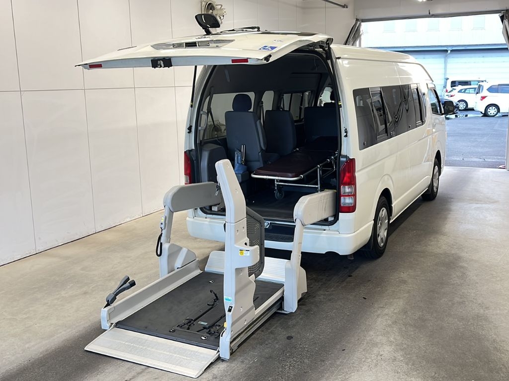 TOYOTA REGIUS ACE
