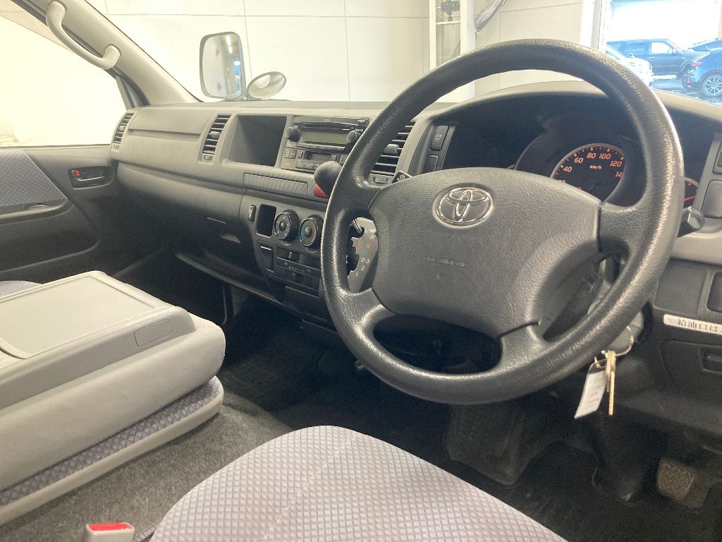 TOYOTA REGIUS ACE