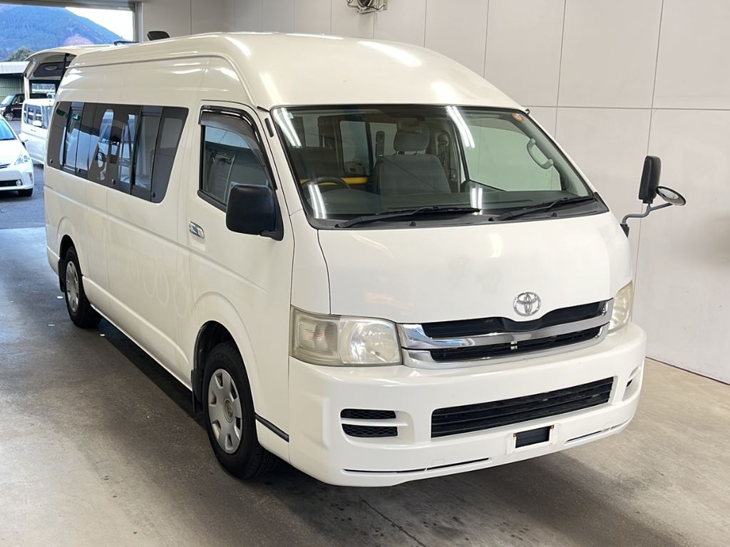 TOYOTA REGIUS ACE