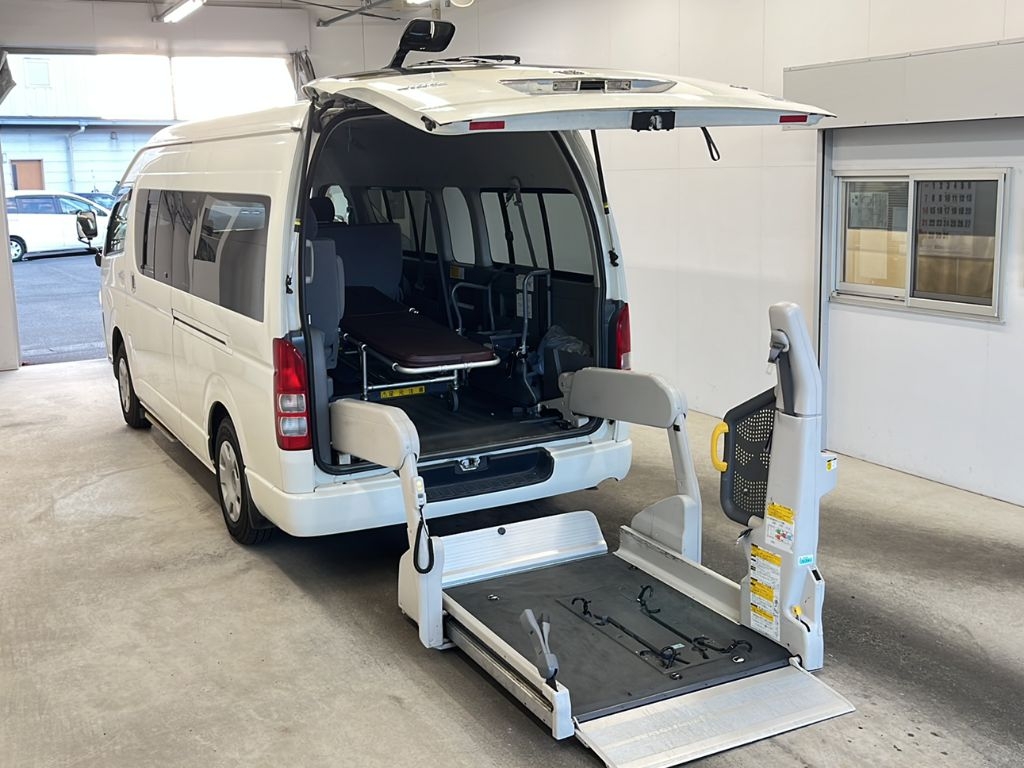 TOYOTA REGIUS ACE