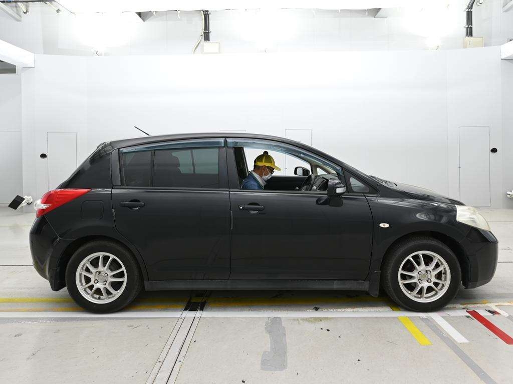NISSAN TIIDA
