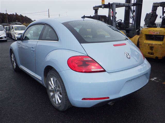 VOLKSWAGEN BEETLE
