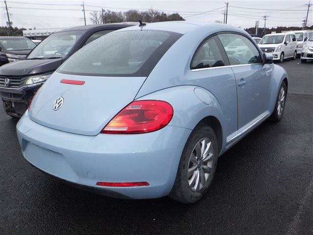 VOLKSWAGEN BEETLE