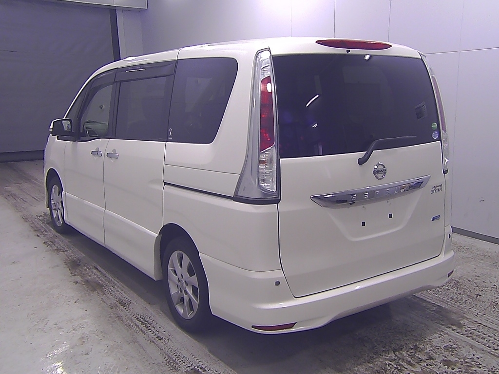 NISSAN SERENA