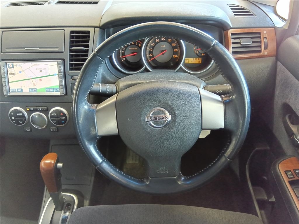 NISSAN TIIDA LATIO