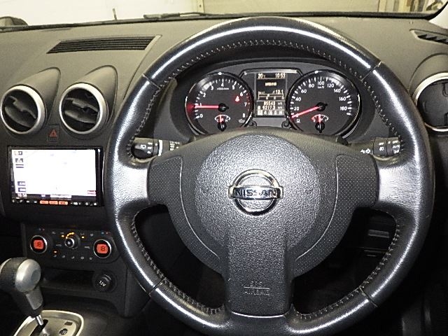 NISSAN DUALIS