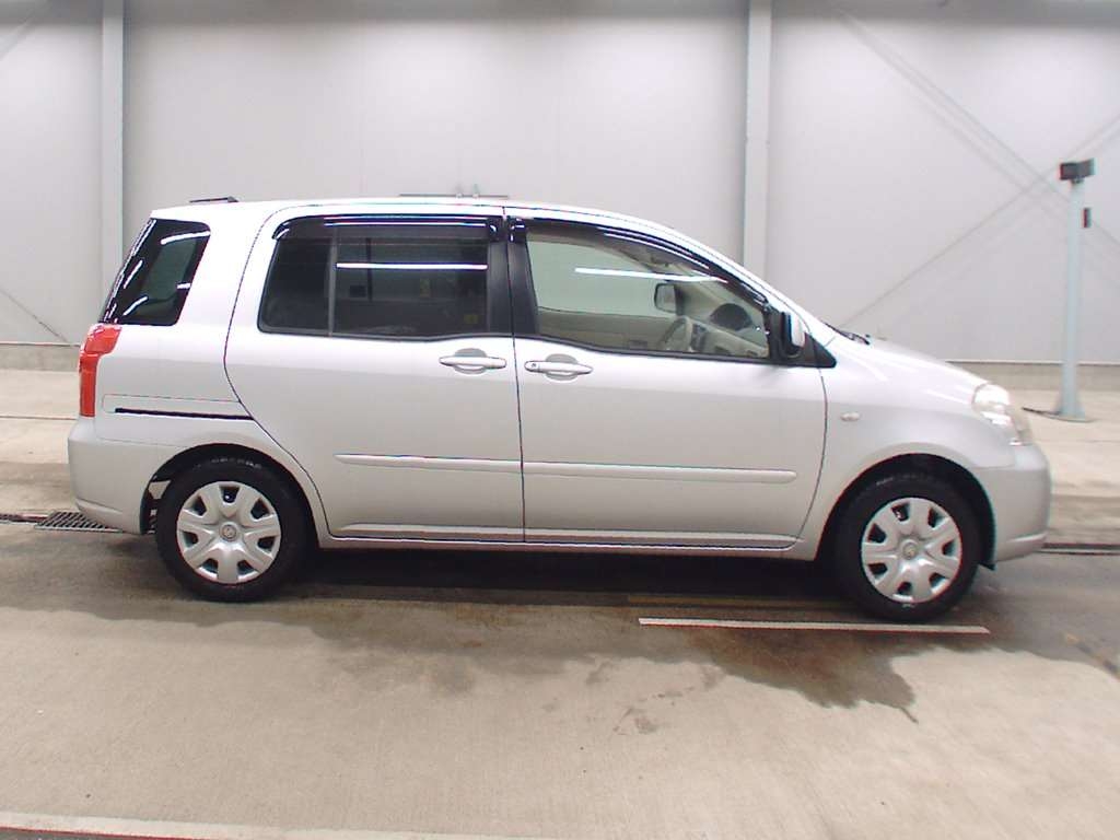 TOYOTA RAUM