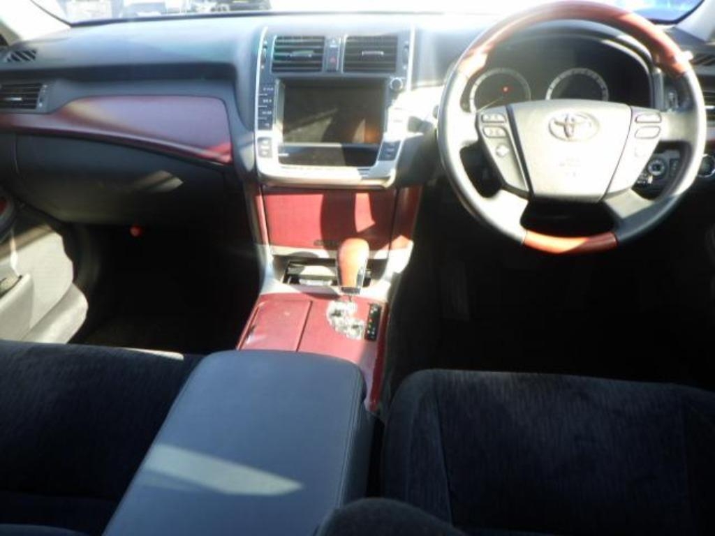 TOYOTA CROWN MAJESTA