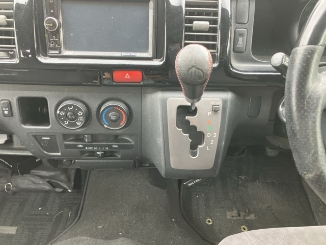 TOYOTA REGIUS ACE
