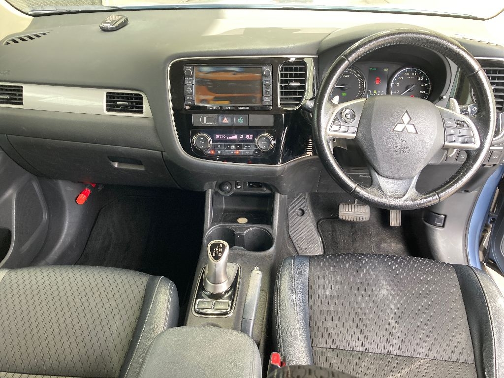 MITSUBISHI OUTLANDER