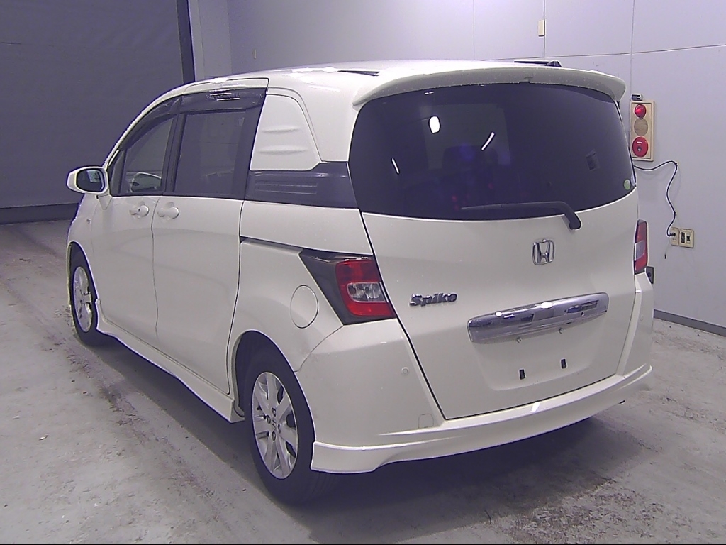HONDA FREED SPIKE
