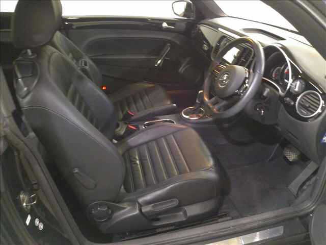 VOLKSWAGEN BEETLE