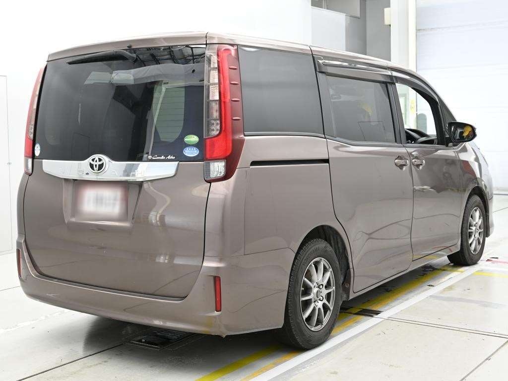 TOYOTA NOAH