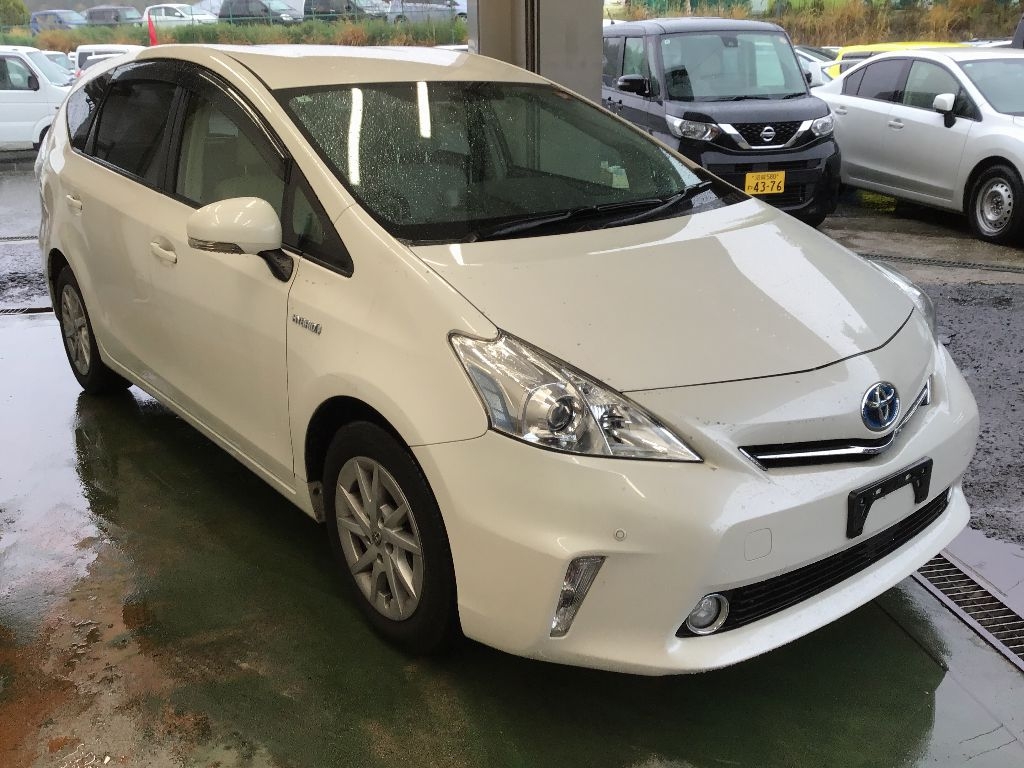 TOYOTA PRIUS ALPHA