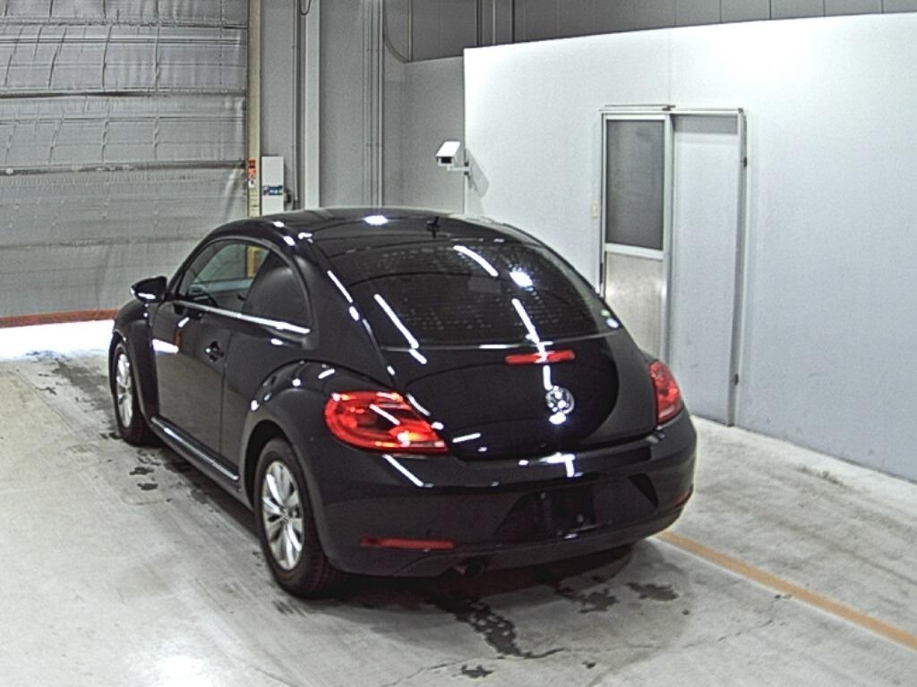 VOLKSWAGEN BEETLE