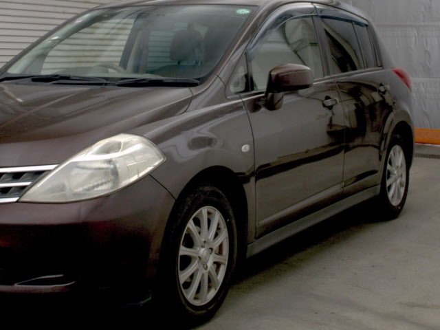NISSAN TIIDA