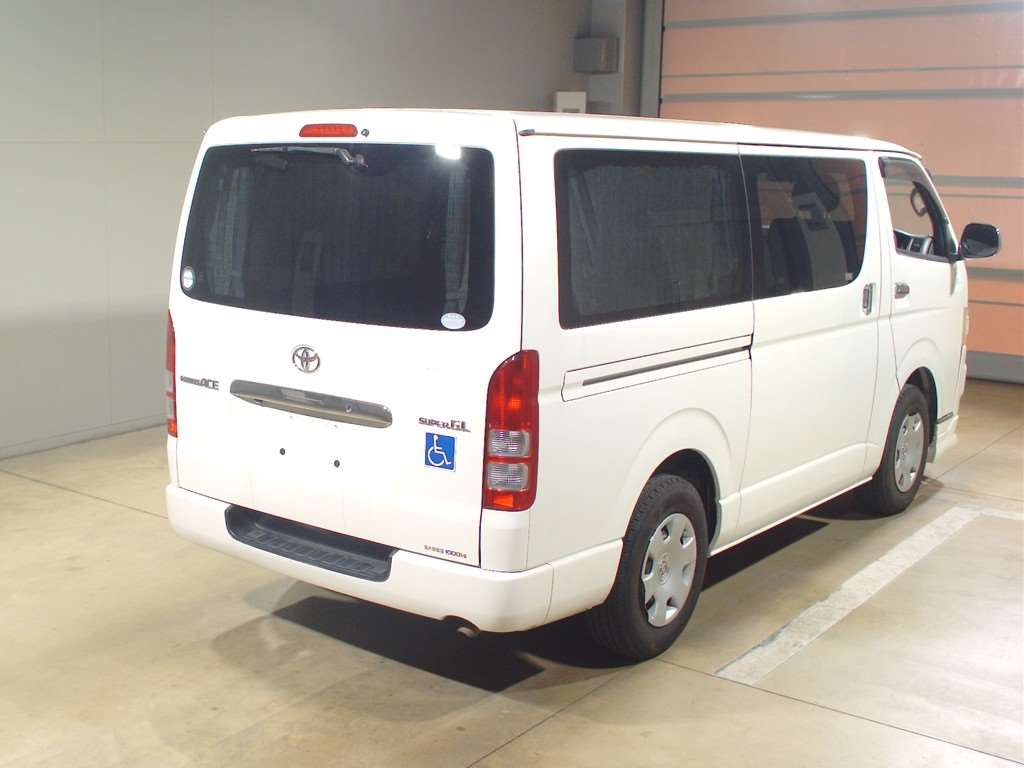 TOYOTA REGIUS ACE