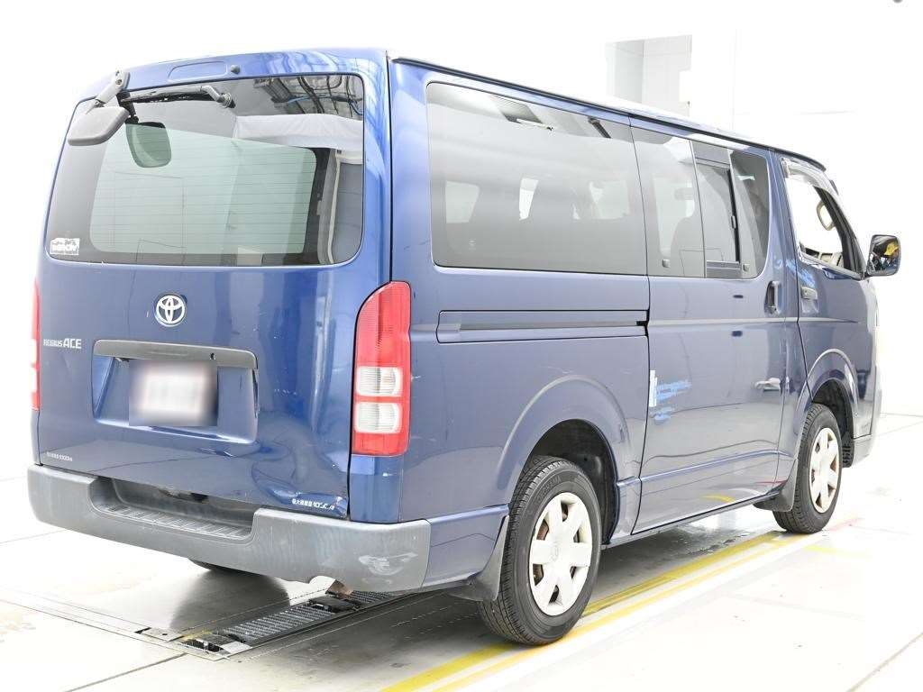 TOYOTA REGIUS ACE