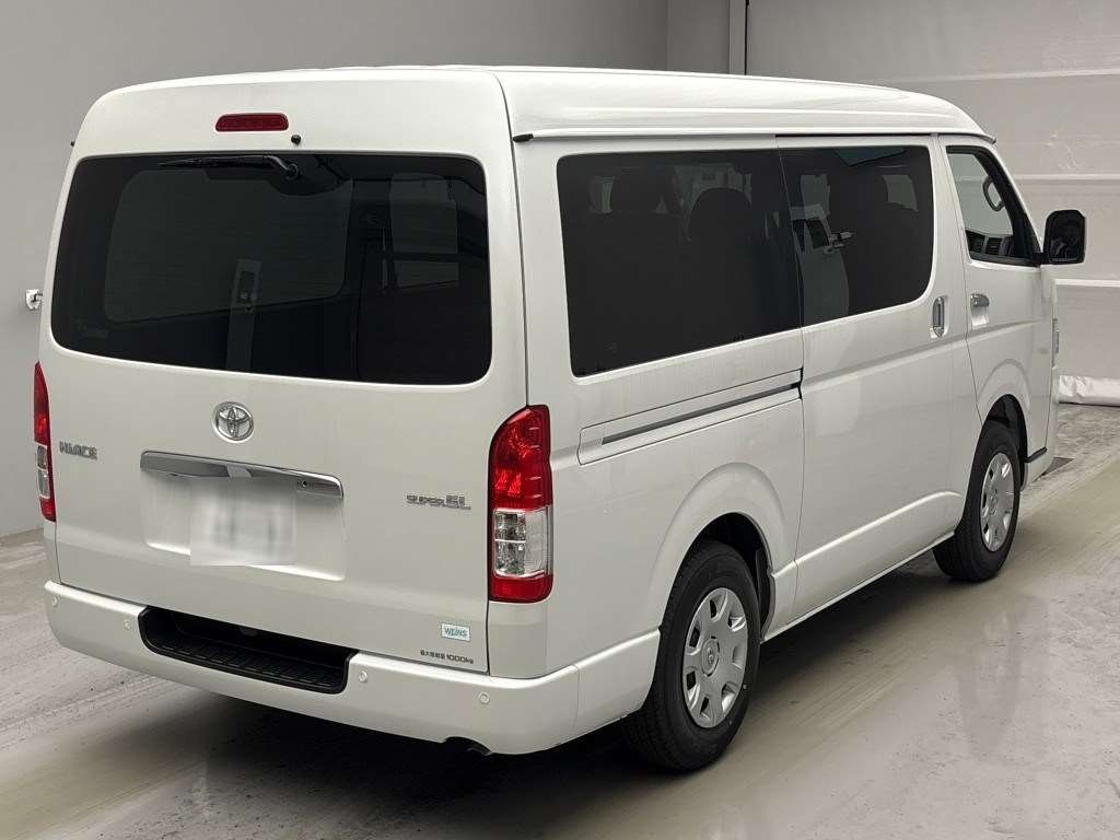 TOYOTA REGIUS ACE