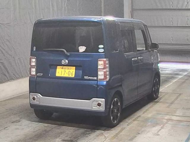 DAIHATSU WAKE