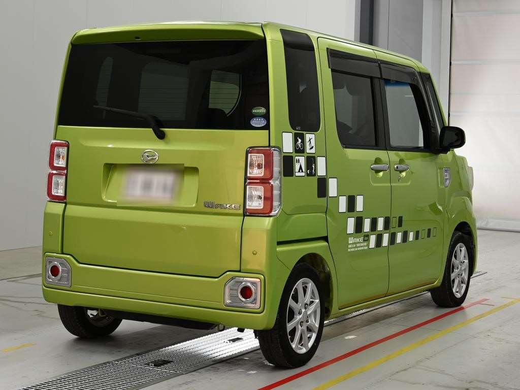 DAIHATSU WAKE