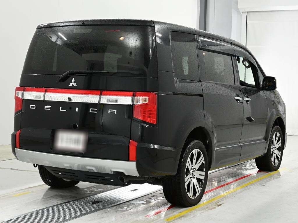 MITSUBISHI DELICA D:5